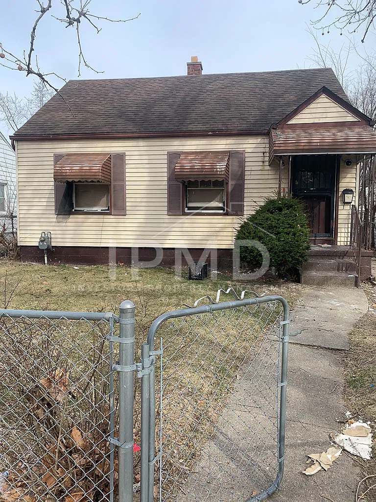 Studio, 604 sqft, $1,300 — Photo 1