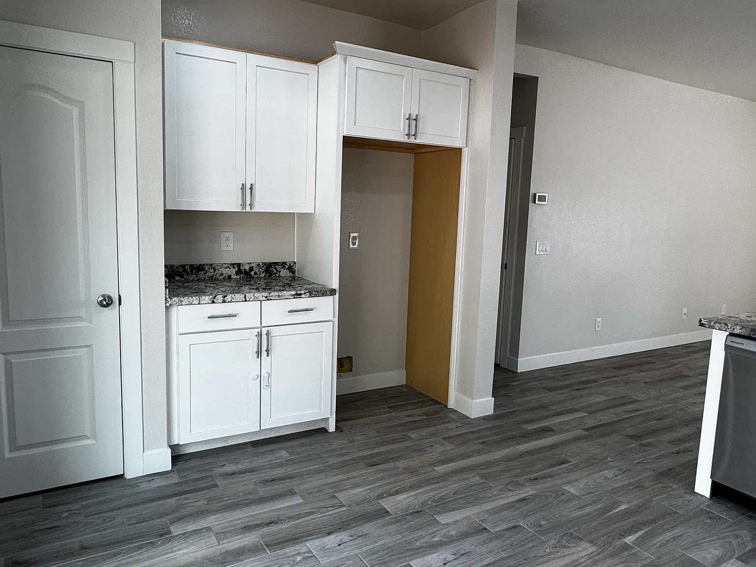 3 bed, 1123 sqft, $1,745 — Photo 2