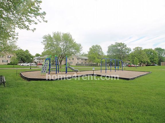 4th image of 8424 W 85th St