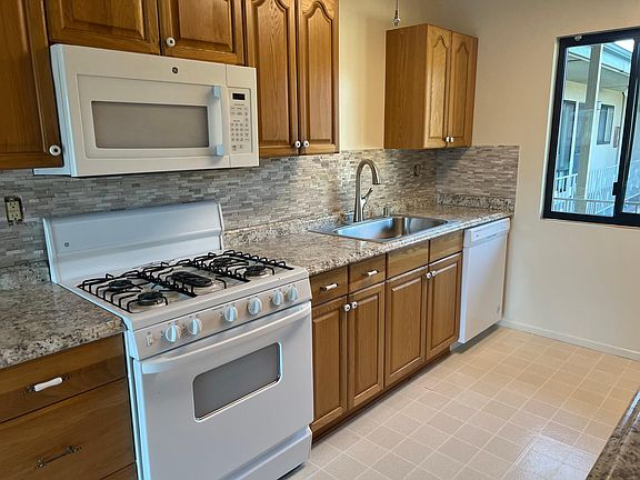 2nd image of 2601 W Victory Blvd #L