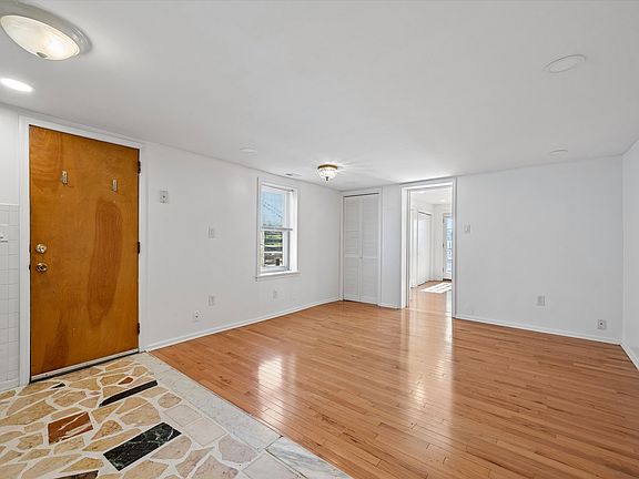 4th image of 1527 S Broad St #3 R
