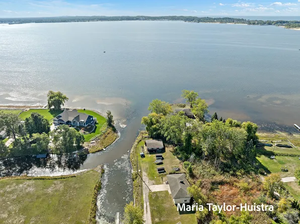 301 Birch Dr, Muskegon, MI 49445