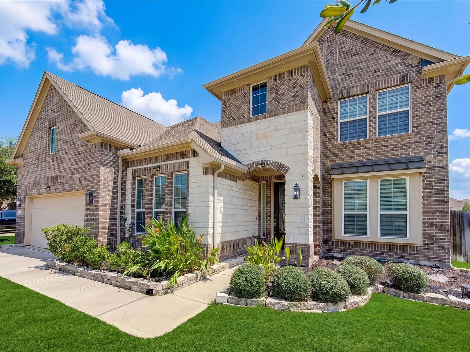 4 bed, 3.5 bath, 3810 sqft, $3,550 — Photo 1