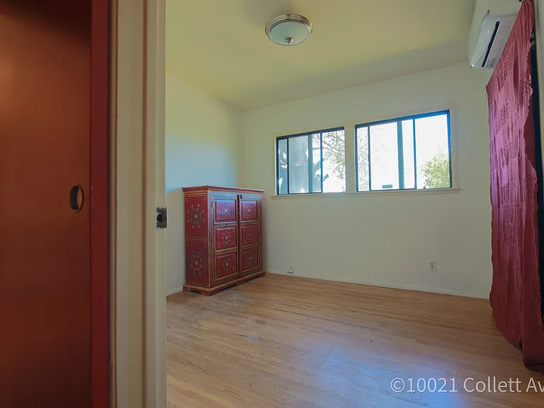 10021 Collett Ave — Photo 12