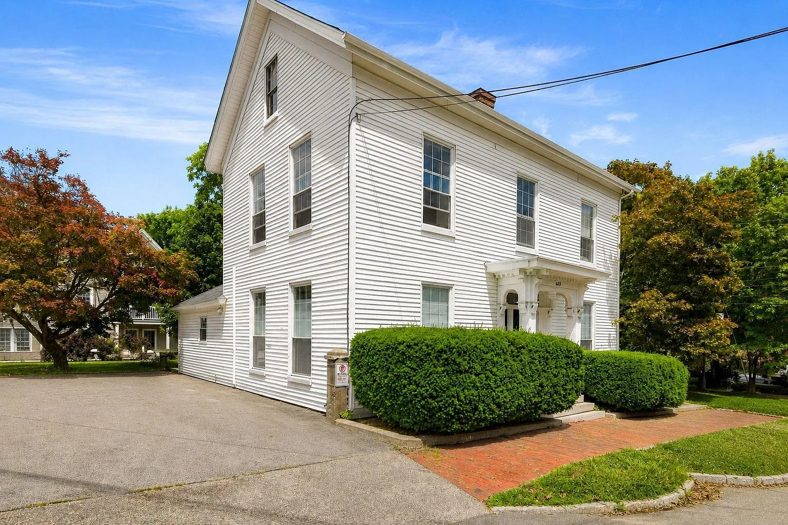 1 bed, 1.5 bath, 904 sqft, $3,000 — Photo 2