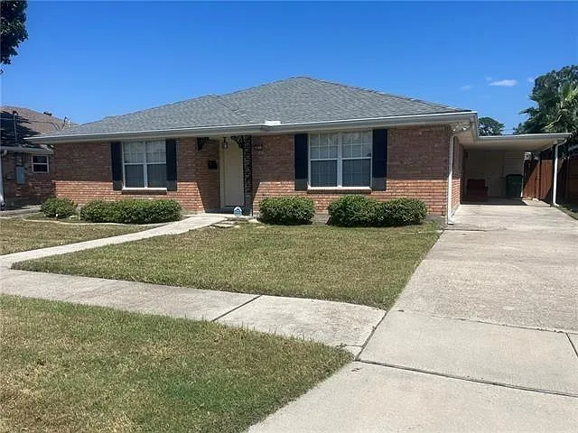 3 bed, 2.0 bath, 1834 sqft, $3,000 — Photo 1