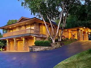 50 Devonshire Dr, Oak Brook, IL 60523