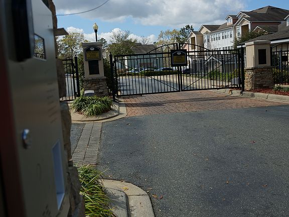 4th image of 2801 Chancellorsville Dr APT 335