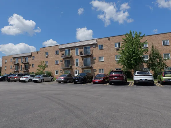 143 W Elk St #141, Carol Stream, IL 60188