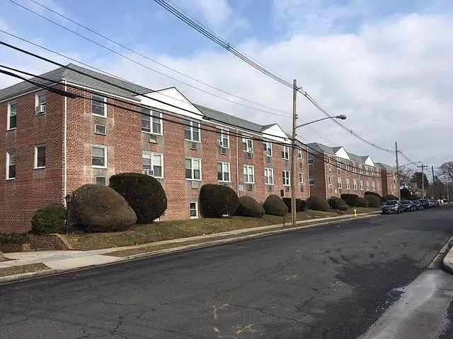 Fairfield Gables at Rockville Centre — Photo 3