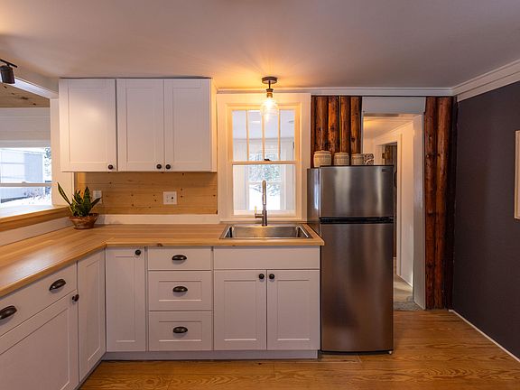 3rd image of 809 Lincolnville Road