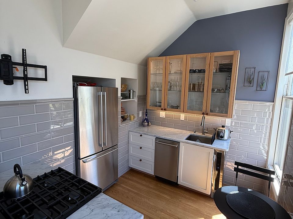 1st image of 3025 21st St APT 6