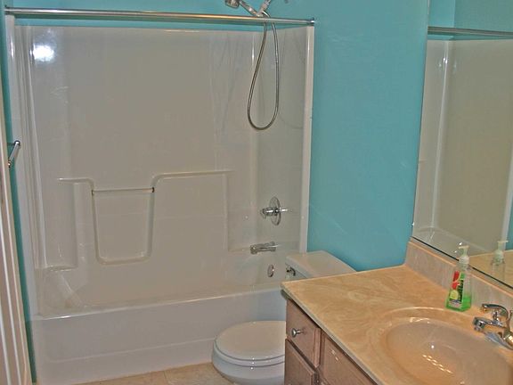 Upper Level Main Bath