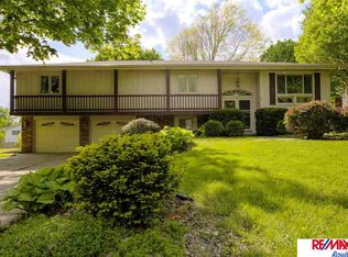 844 N 121st St, Omaha, NE 68154