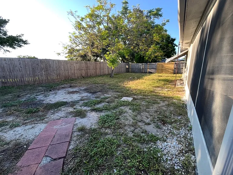 10741 Queens Rd — Photo 19