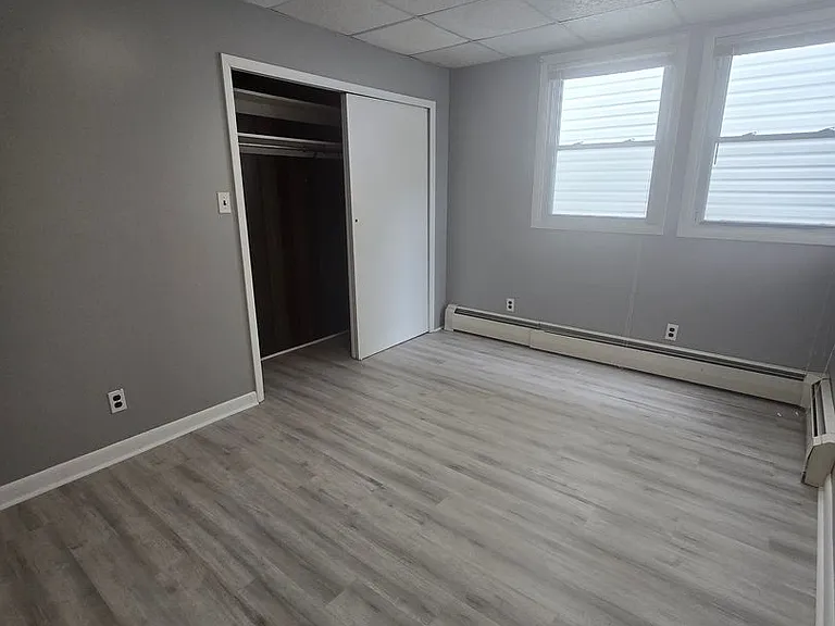 533 W Broadway — Photo 15