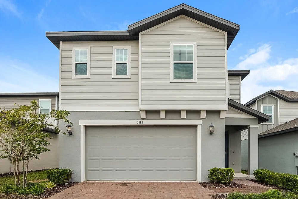 3 bed, 2.5 bath, 2216 sqft, $2,615 — Photo 1