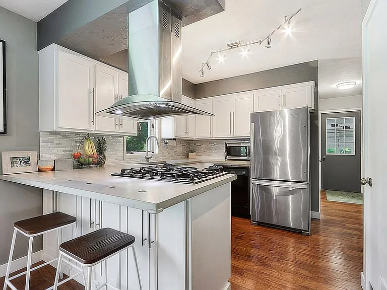 1236 Bluebird St — Photo 10