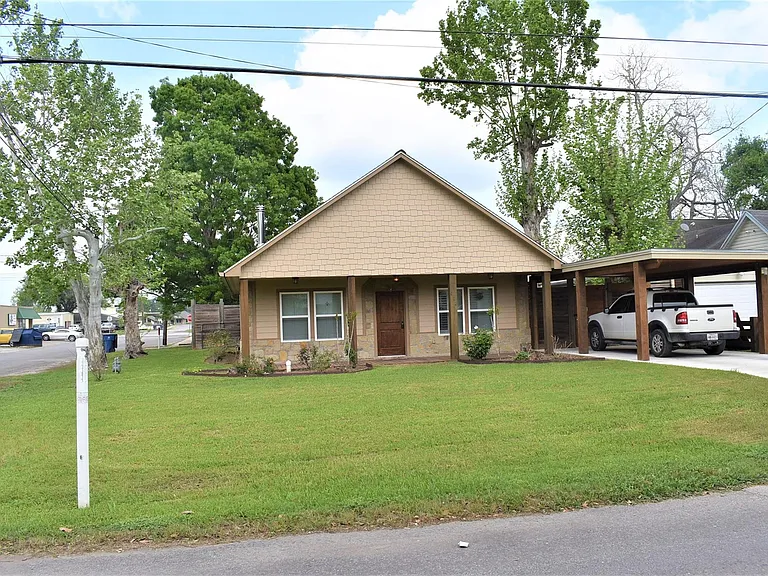 412 Pecan St — Photo 2