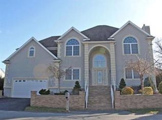 95 Laplante St, Fall River, MA 02724