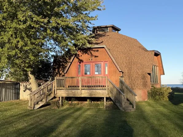 5804 Lakeview Dr, Port Hope, MI 48468