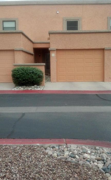 1st image of 815 E Grovers Ave