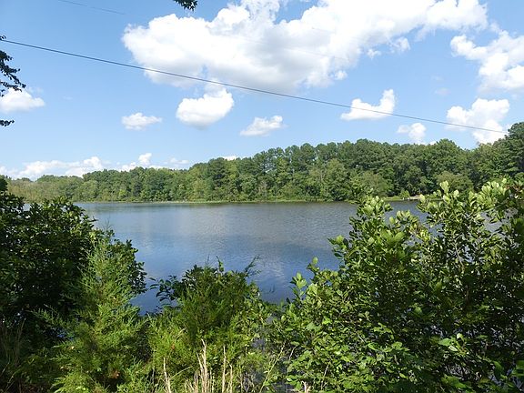 4th image of 881 Hawthorne Dr