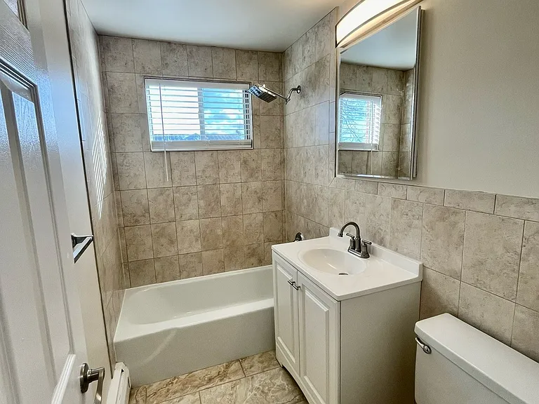 Fernwood Apartments — Photo 16