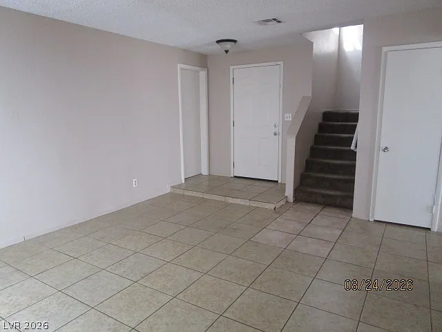 4 bed, 2.5 bath, 1642 sqft, $2,025 — Photo 2