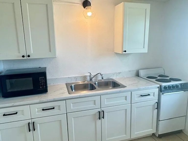 Summerwood Apartments — Photo 9