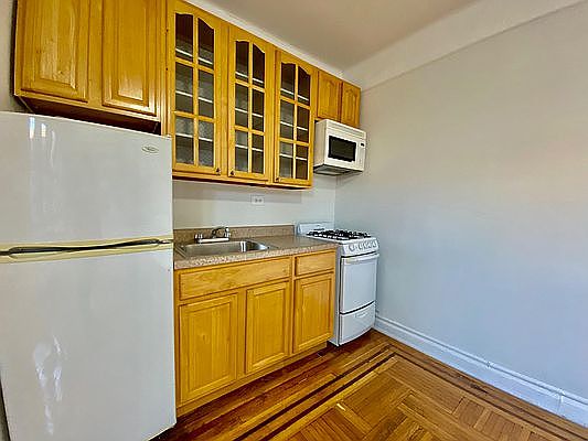 3rd image of 417 Ocean Ave APT E2
