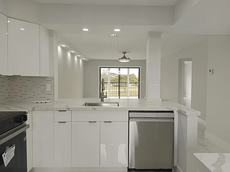 7320 Amberly Ln #305 — Photo 10