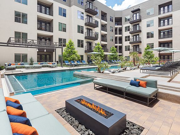 5th image of 1011 Broadway St #560