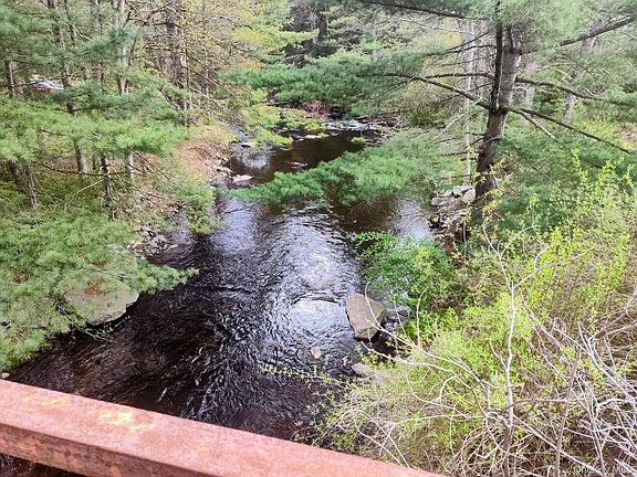 4th image of 983 Plank Road