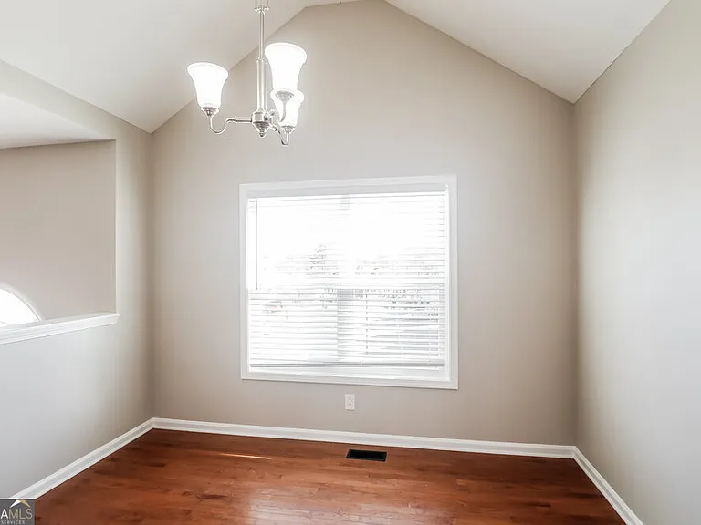 55 Richmond Dr — Photo 5