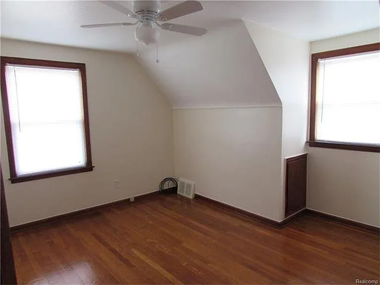 3018 Gloria St — Photo 4