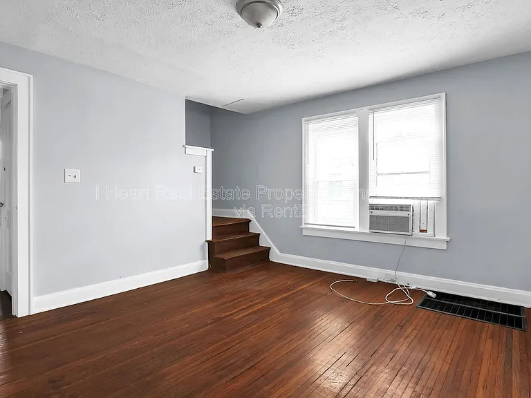 1026 Ellsworth Ave — Photo 9