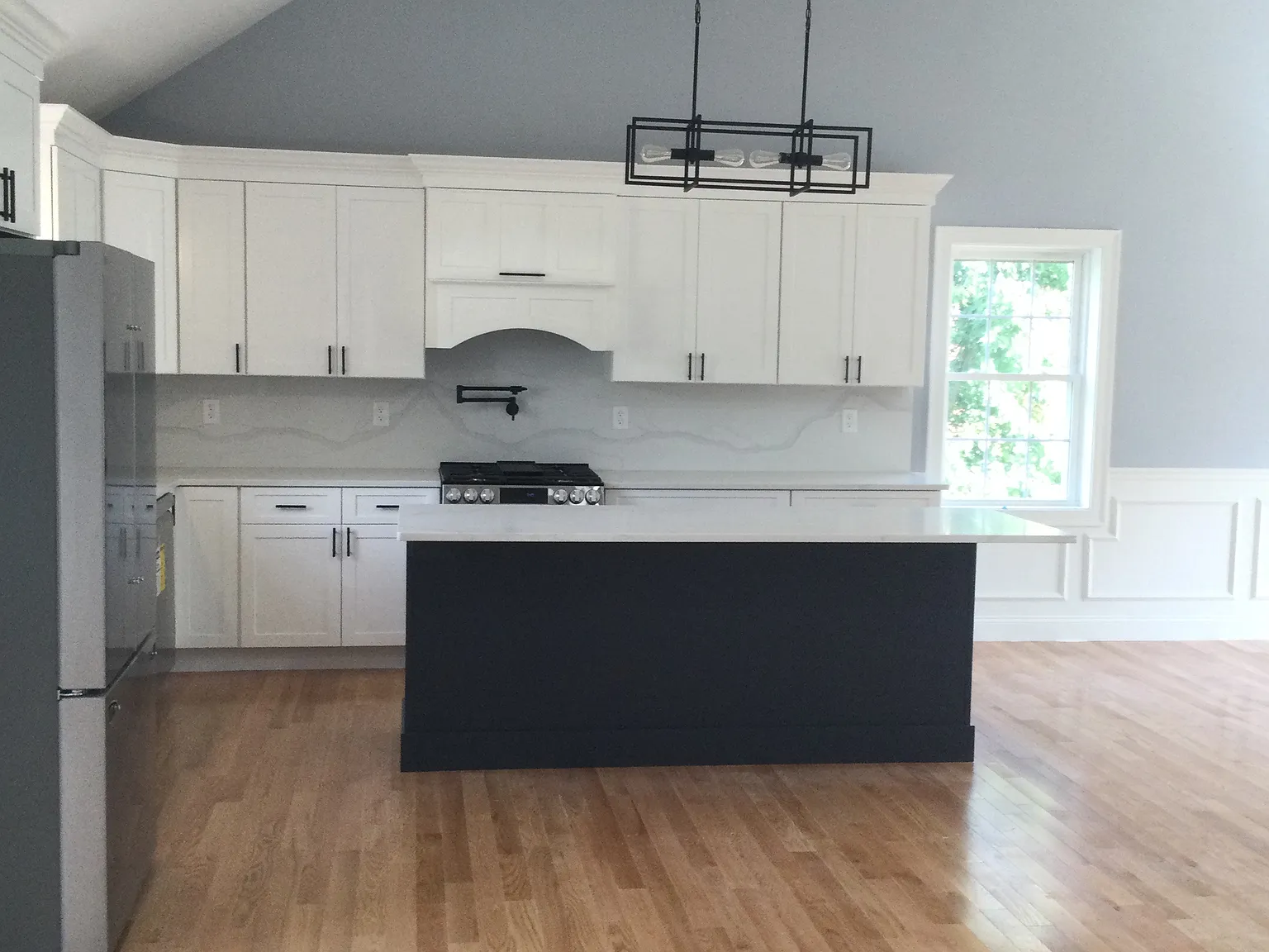 4 bed, 2.5 bath, 1720 sqft, $4,200 — Photo 2