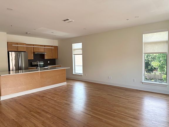 4th image of 386 Grant St #303