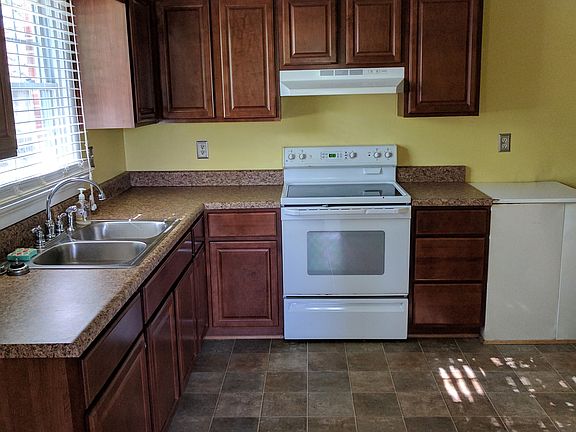 2nd image of 810 Sibley Ave