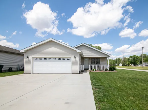 107 Eastern Illinois Ave, Saint Anne, IL 60964