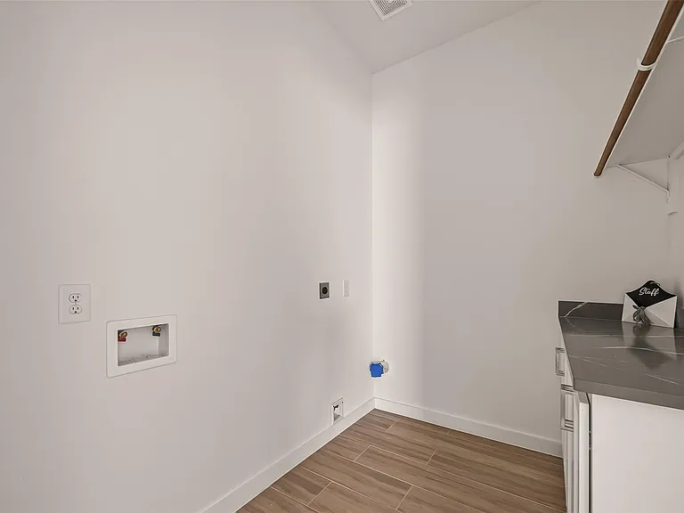 90 Burress St #B — Photo 7