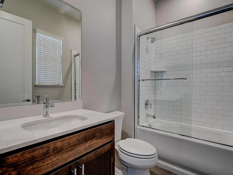 924 Solarium Dr — Photo 32