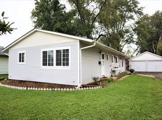 921 Berkley St, Carpentersville, IL 60110