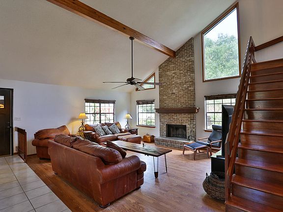4th image of 255 Woodstock Ct