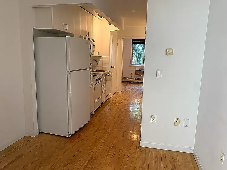 319 E 8th St #2B — Photo 4
