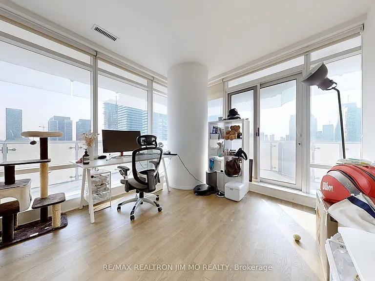 1 Bloor St E #2304 — Photo 3