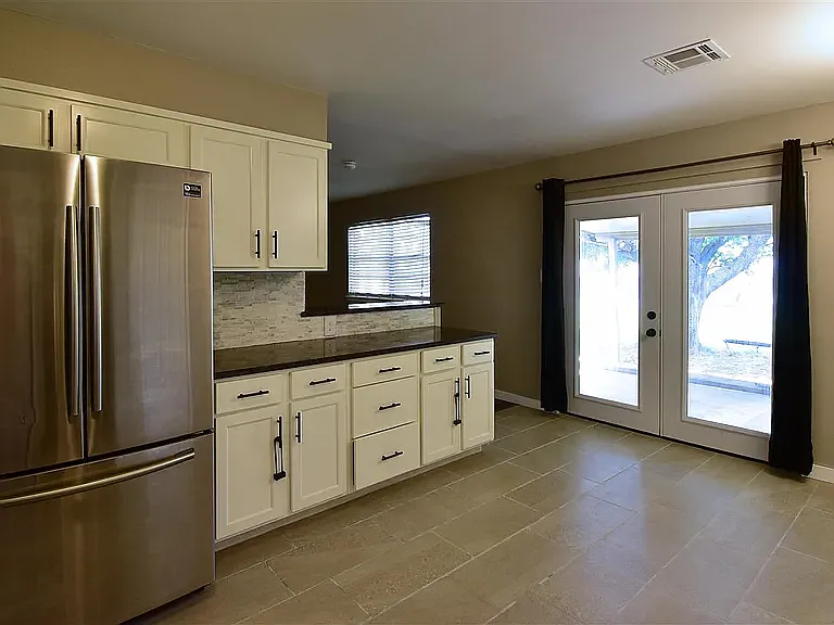 123 SE Surrey Ln — Photo 23