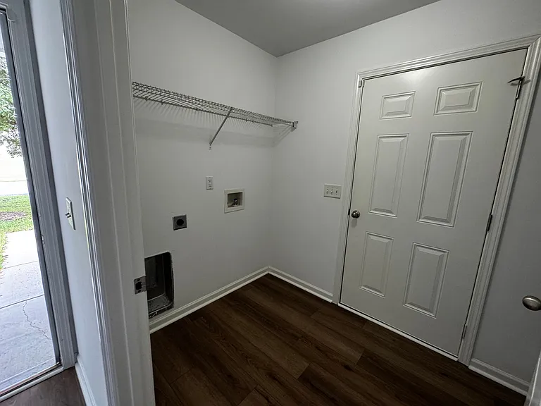 115 Fox Glen Ct — Photo 2