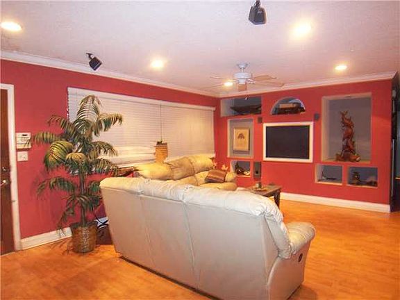 2nd image of 9410 Nassau Dr
